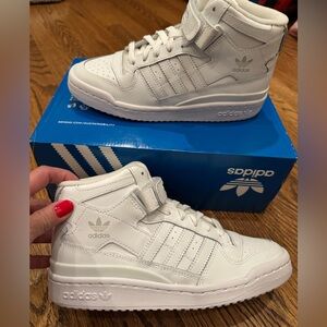 Brand new! Adidas Forum Mid J